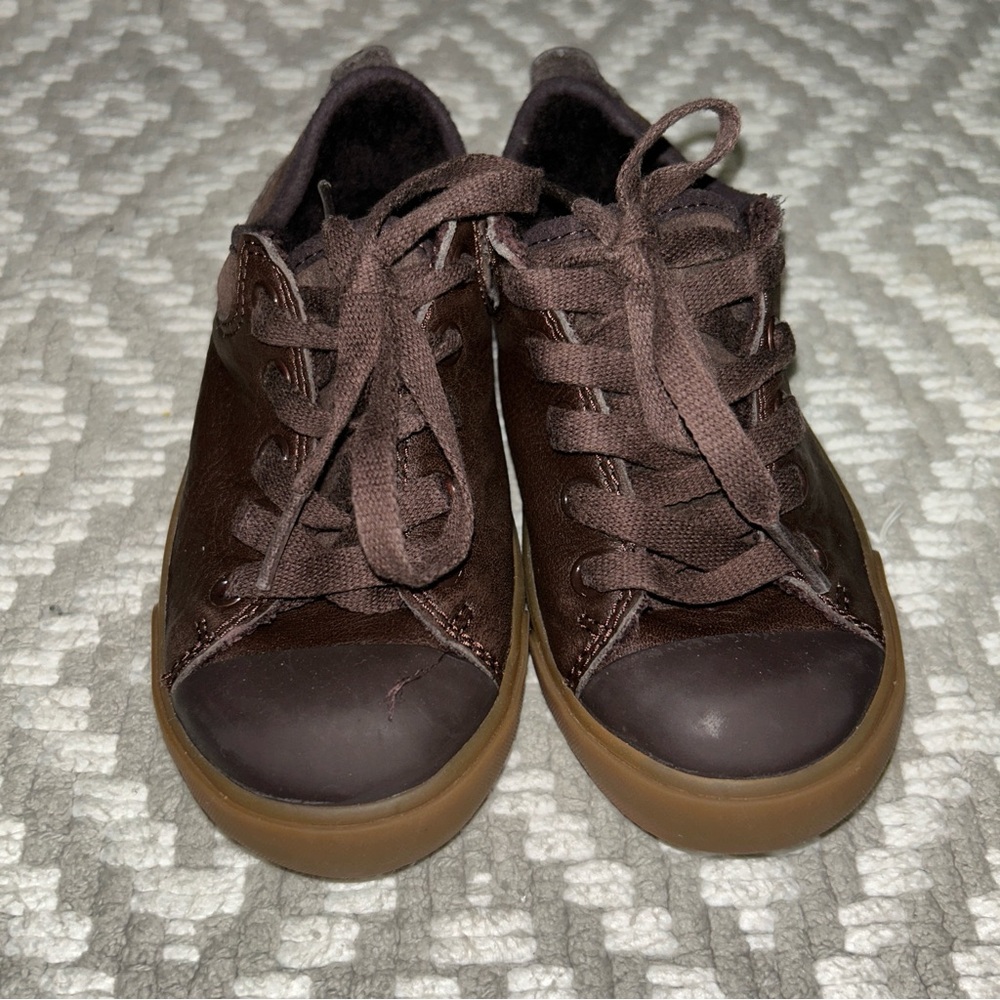 UGG Brown Leather Kid’s Sneakers size 10